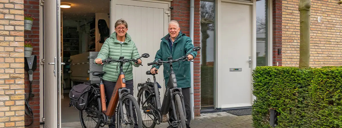 Openslaande garagedeuren: comfort en gebruiksgemak voor moderne woningen