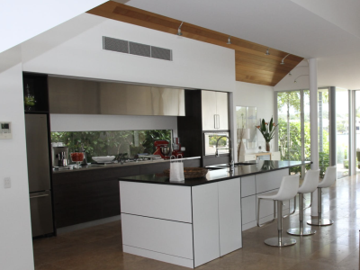 Van schets tot realiteit: het proces van het ontwerpen en bouwen van een keuken