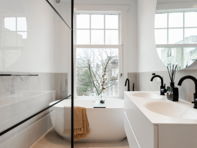 Zo kies je de juiste materialen voor een nieuwe badkamer