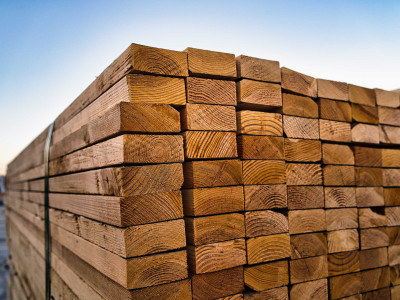 Kies je voor een douglas schutting kant-en-klaar of ga je die zelf bouwen?