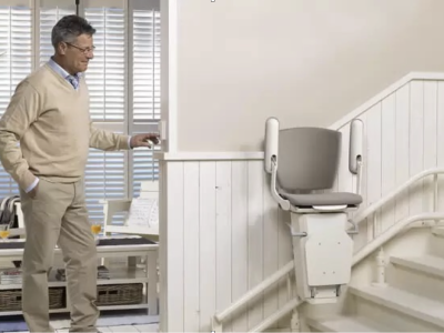 Mag ik een traplift in mijn woning installeren? Scenario’s voor plaatsing van een traplift