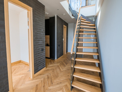 De keuze voor visgraat laminaat in nieuwe woningen: een verstandige beslissing?